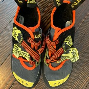 La Sportiva rock climbing shoes. Size 38.5. In terrific shape! Unisex.